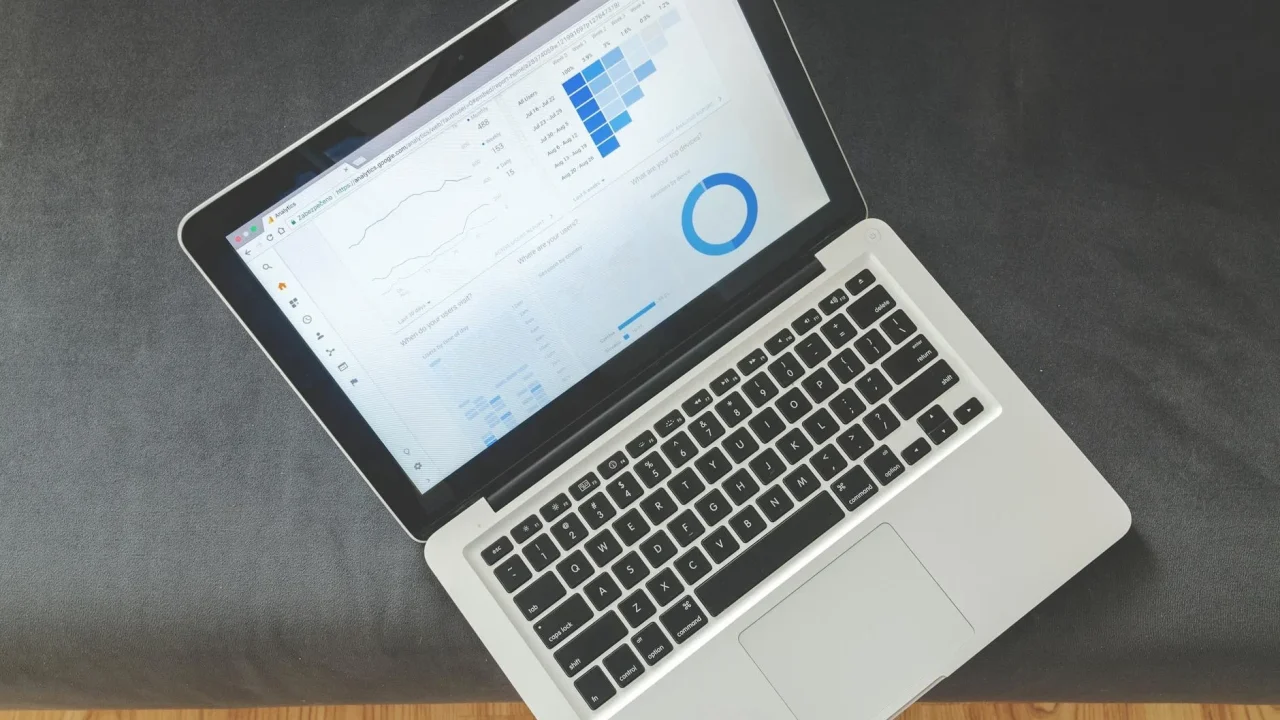 Business Website Laptop Growth Chart