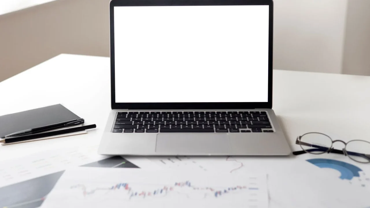 Business Laptop Growing Graph
